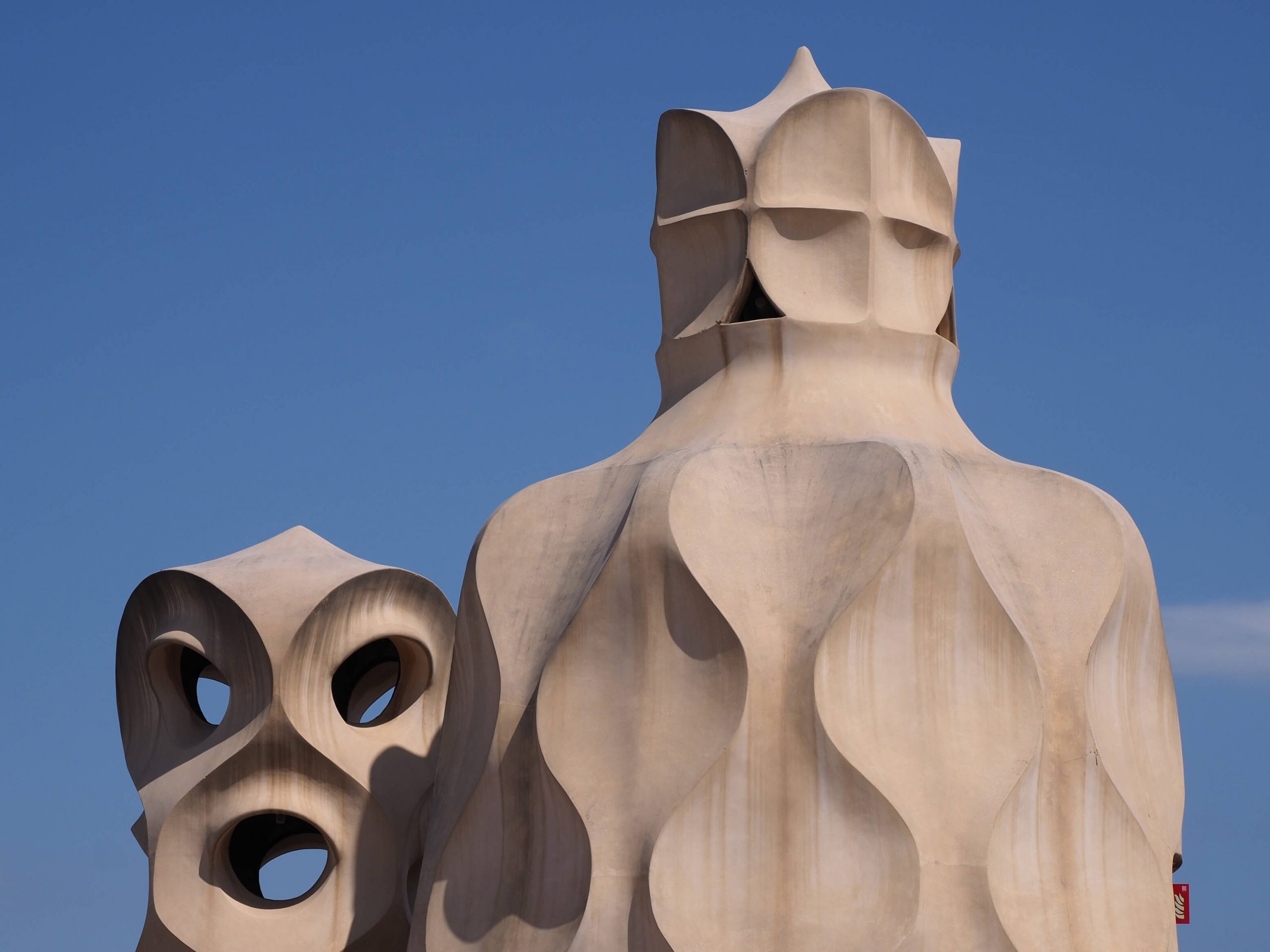 Spanien_Stylish chimneys on rooftop@ photoholidaysjk.gmail.com_deposit(klein)