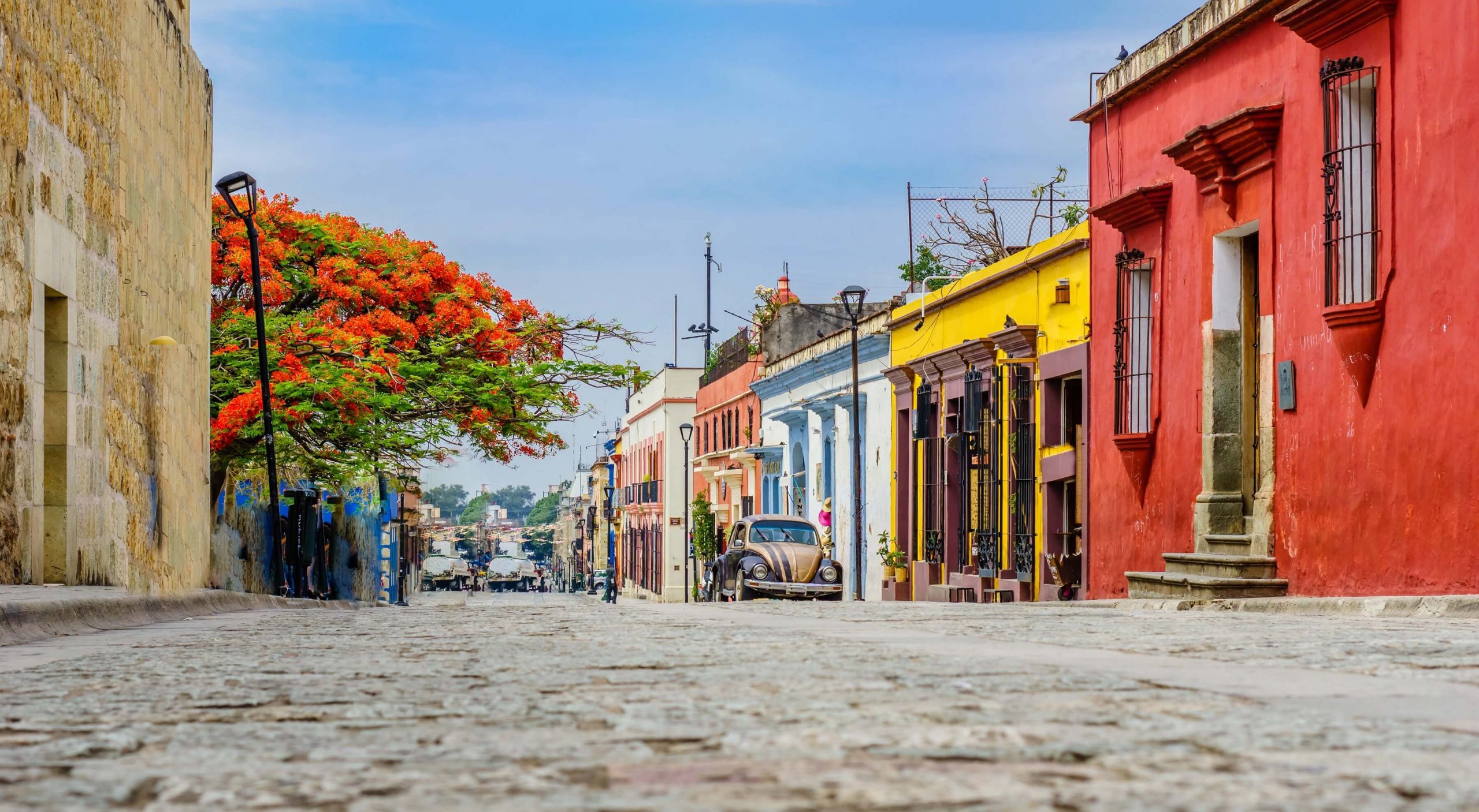 Mexiko_Colonial buidlings in old town of Oaxaca@StreetFlash_deposit_6000 x 3297_klein
